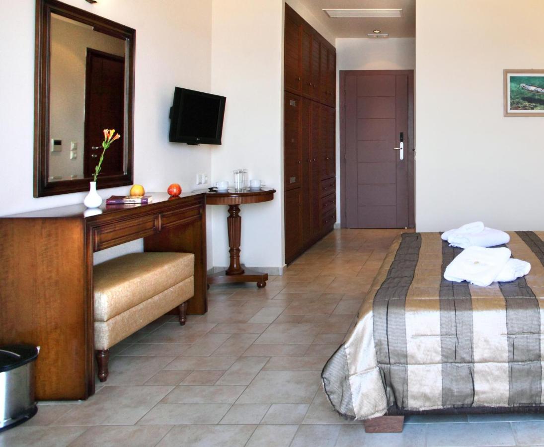 Hotel Tesoro Nikiana Bagian luar foto