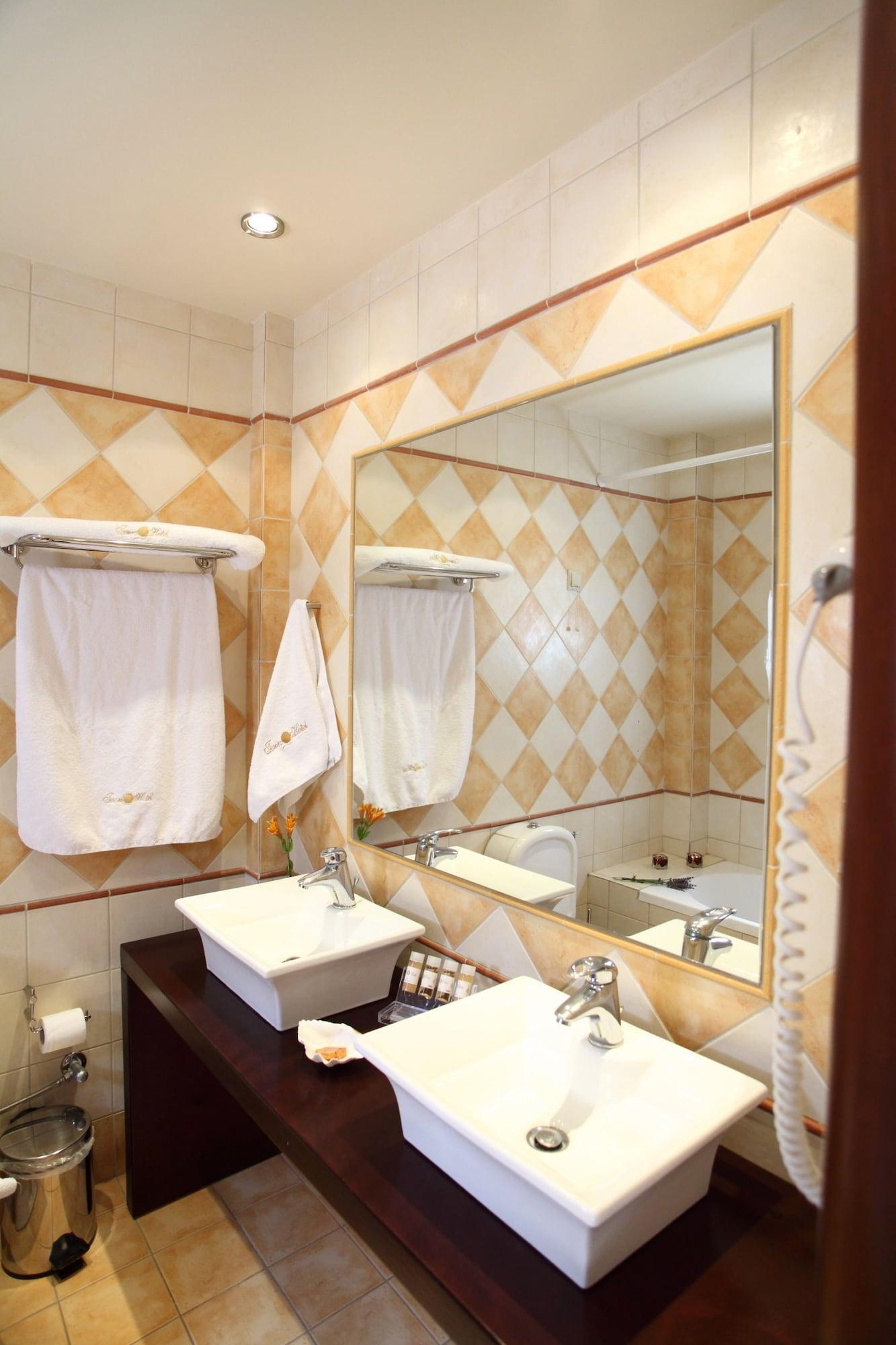 Hotel Tesoro Nikiana Bagian luar foto