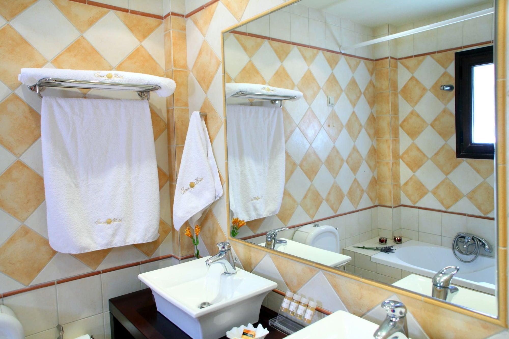 Hotel Tesoro Nikiana Bagian luar foto