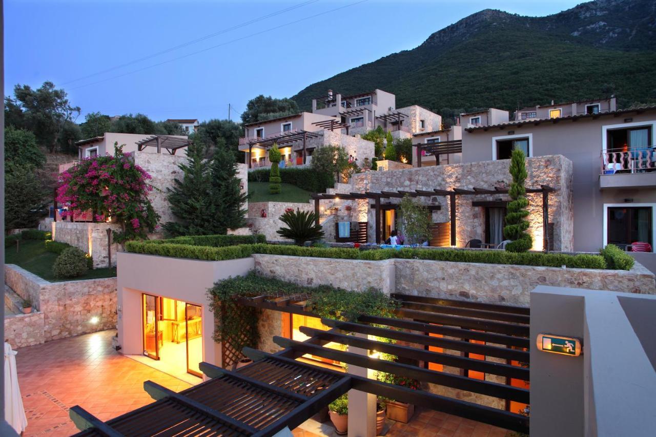 Hotel Tesoro Nikiana Bagian luar foto