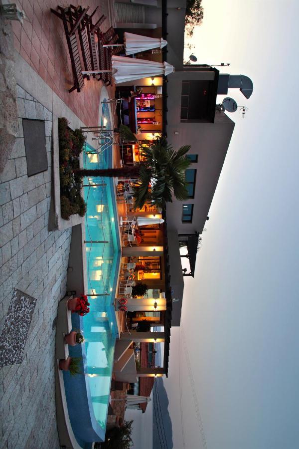 Hotel Tesoro Nikiana Bagian luar foto