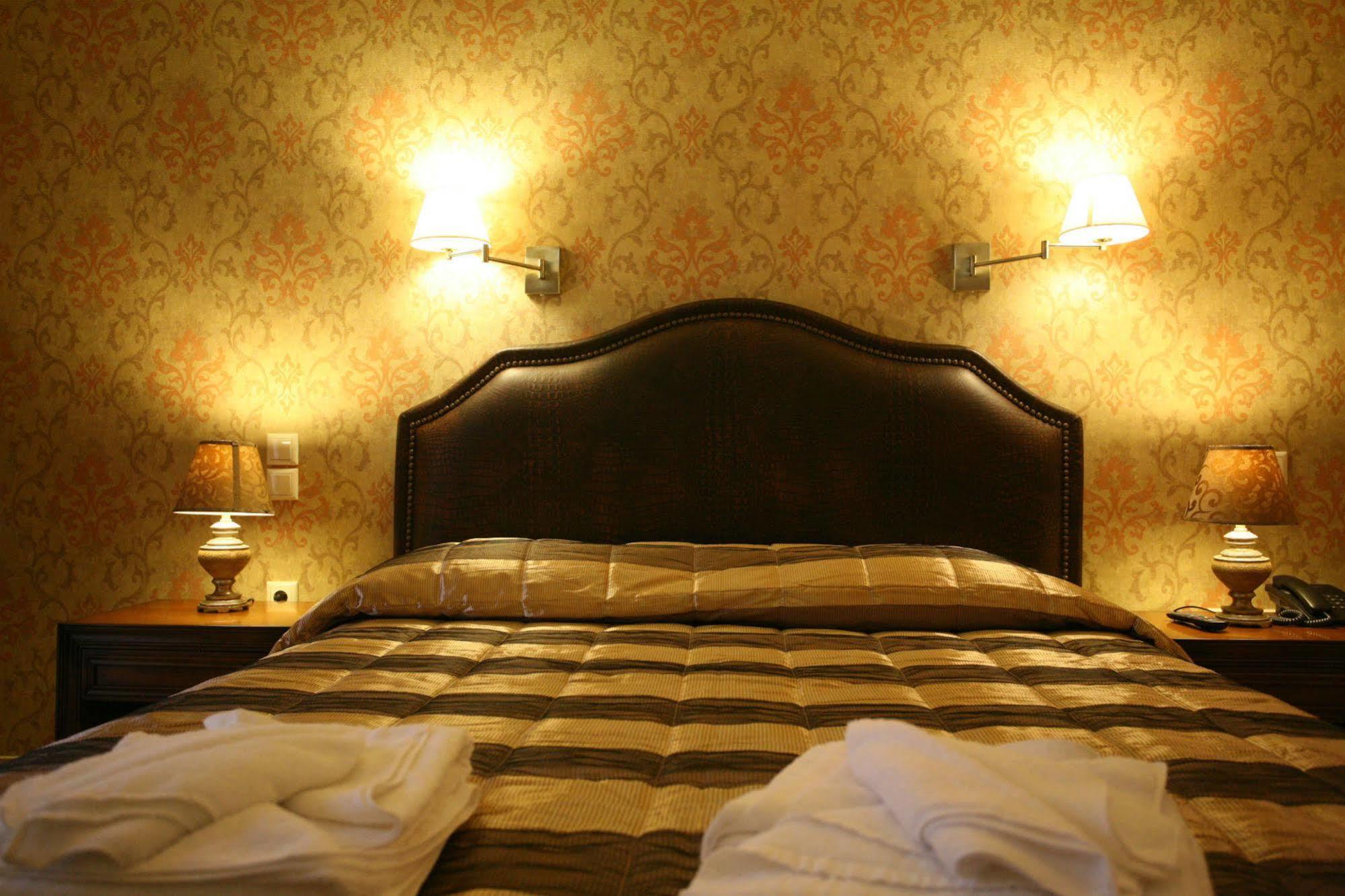 Hotel Tesoro Nikiana Bagian luar foto
