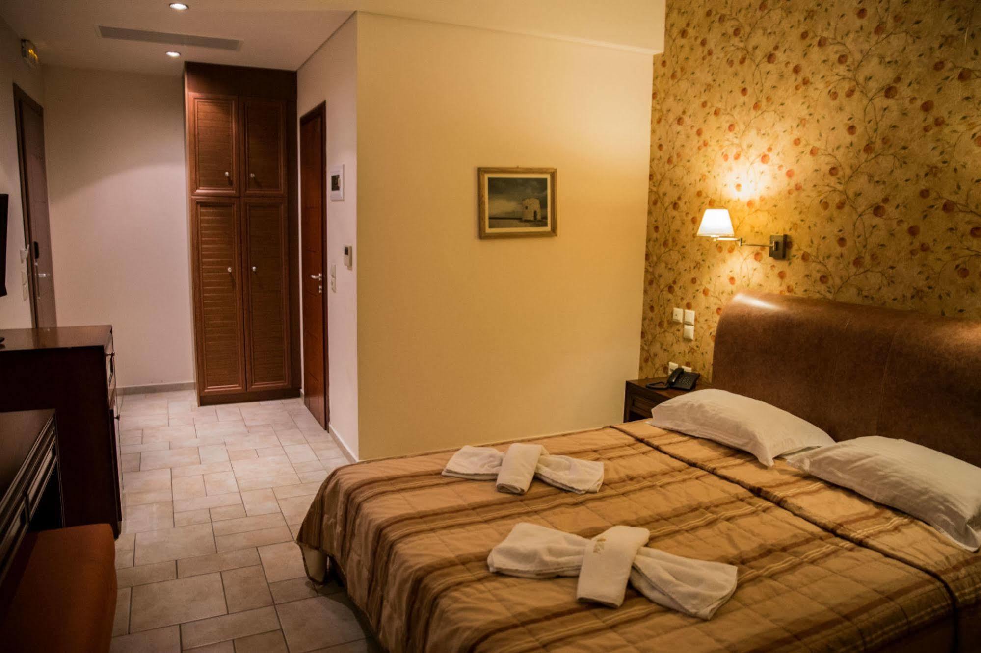 Hotel Tesoro Nikiana Bagian luar foto