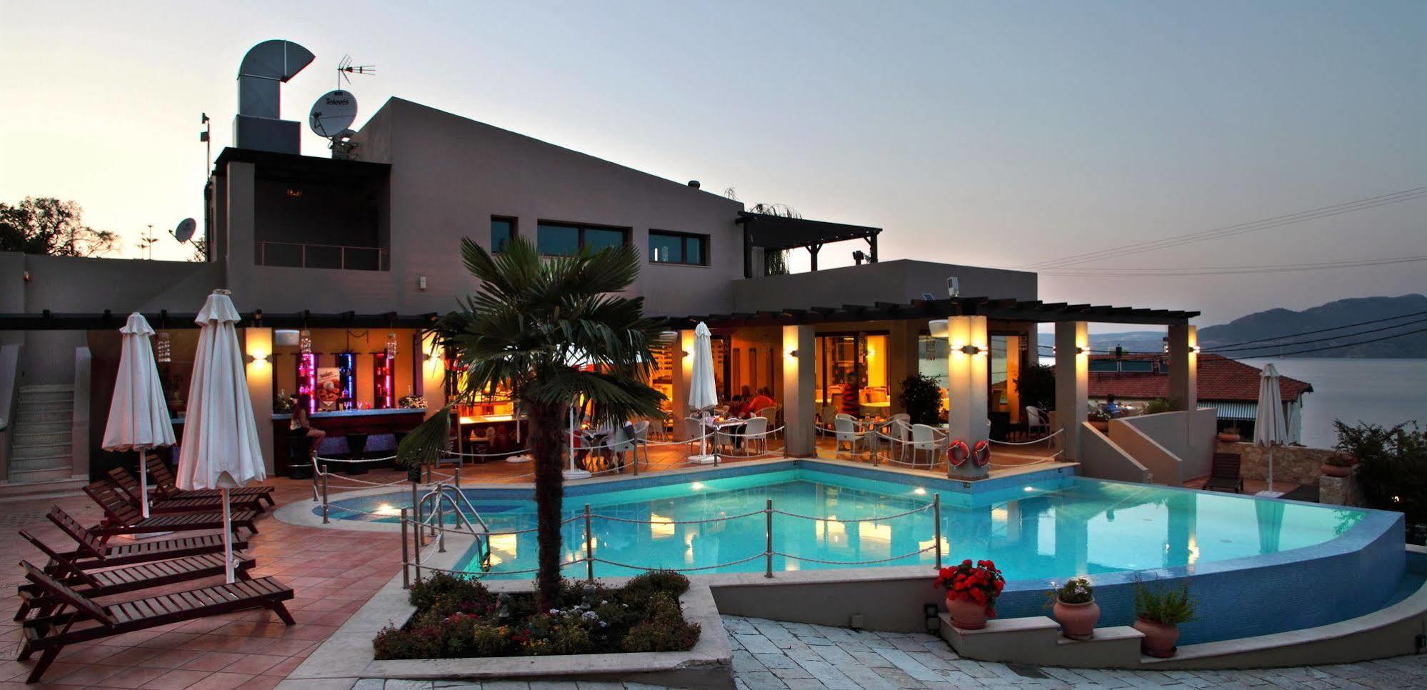 Hotel Tesoro Nikiana Bagian luar foto