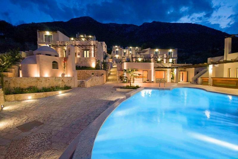 Hotel Tesoro Nikiana Bagian luar foto